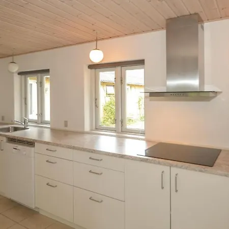 2 Bedroom Beautiful Home In Stege Дом отдыха *