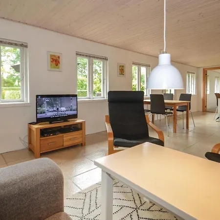 Дом отдыха 2 Bedroom Beautiful Home In Stege
